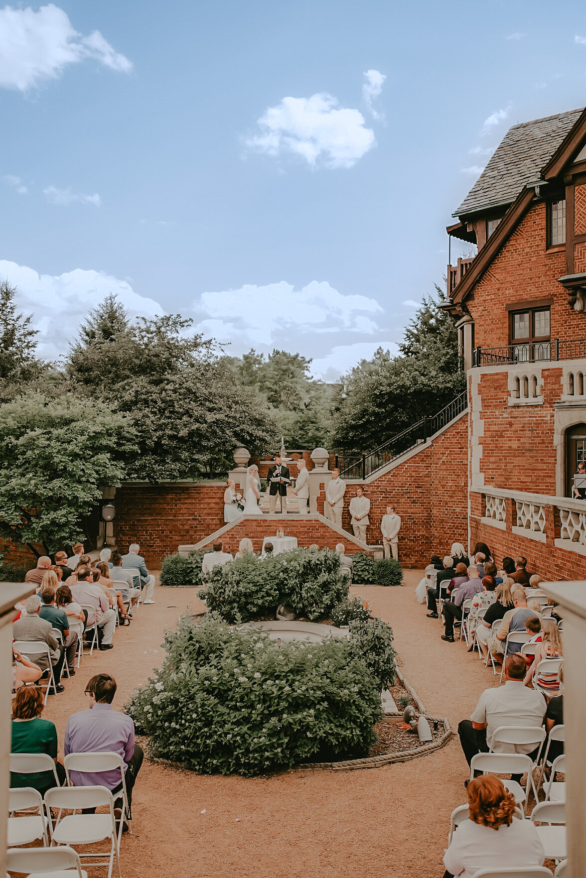 intimate-outdoor-wedding-ceremony-brick-venue-rollins-mansion-des-moines-iowa-storyteller-collective-photo-co