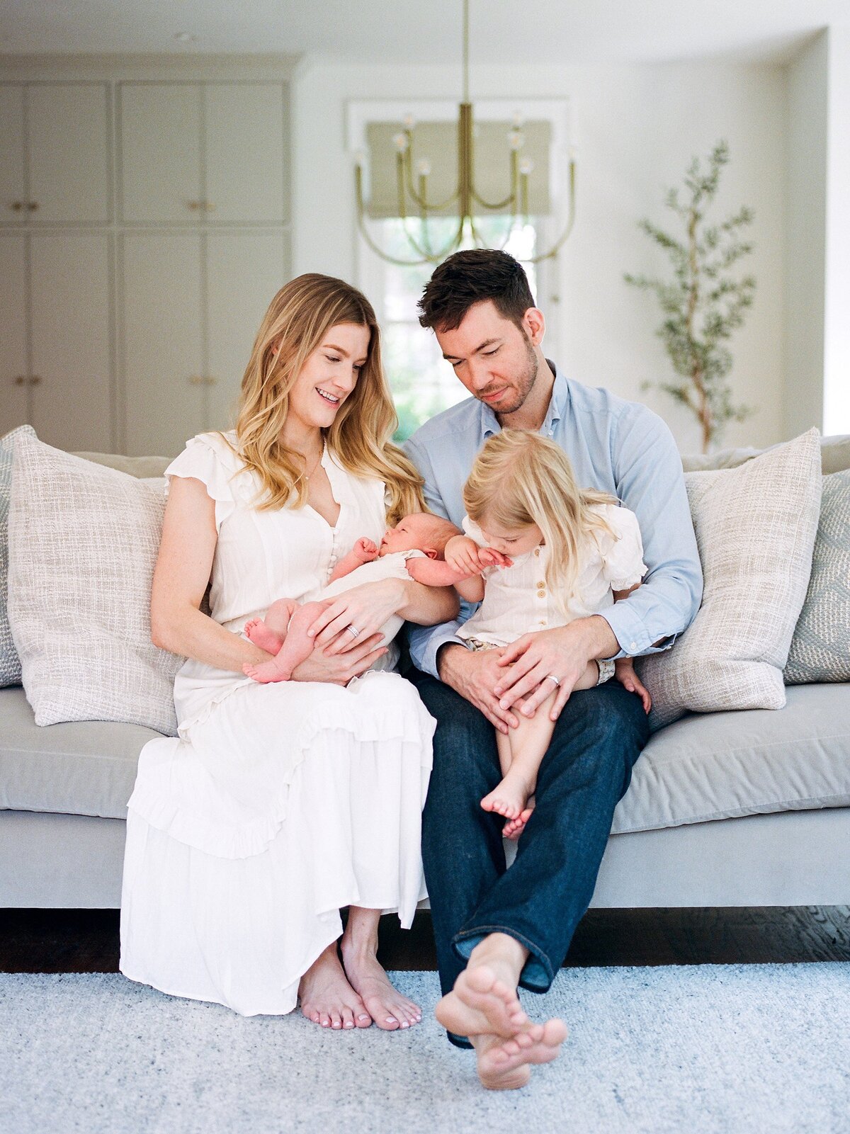 modern-indoor-newborn-richmond-va-photos-amy-nicole-photography-0002