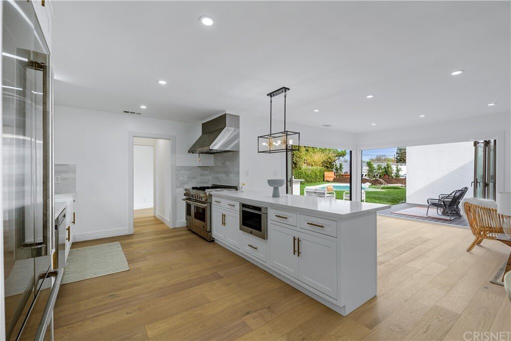 open-concept-white-kitchen-island-outdoor-access