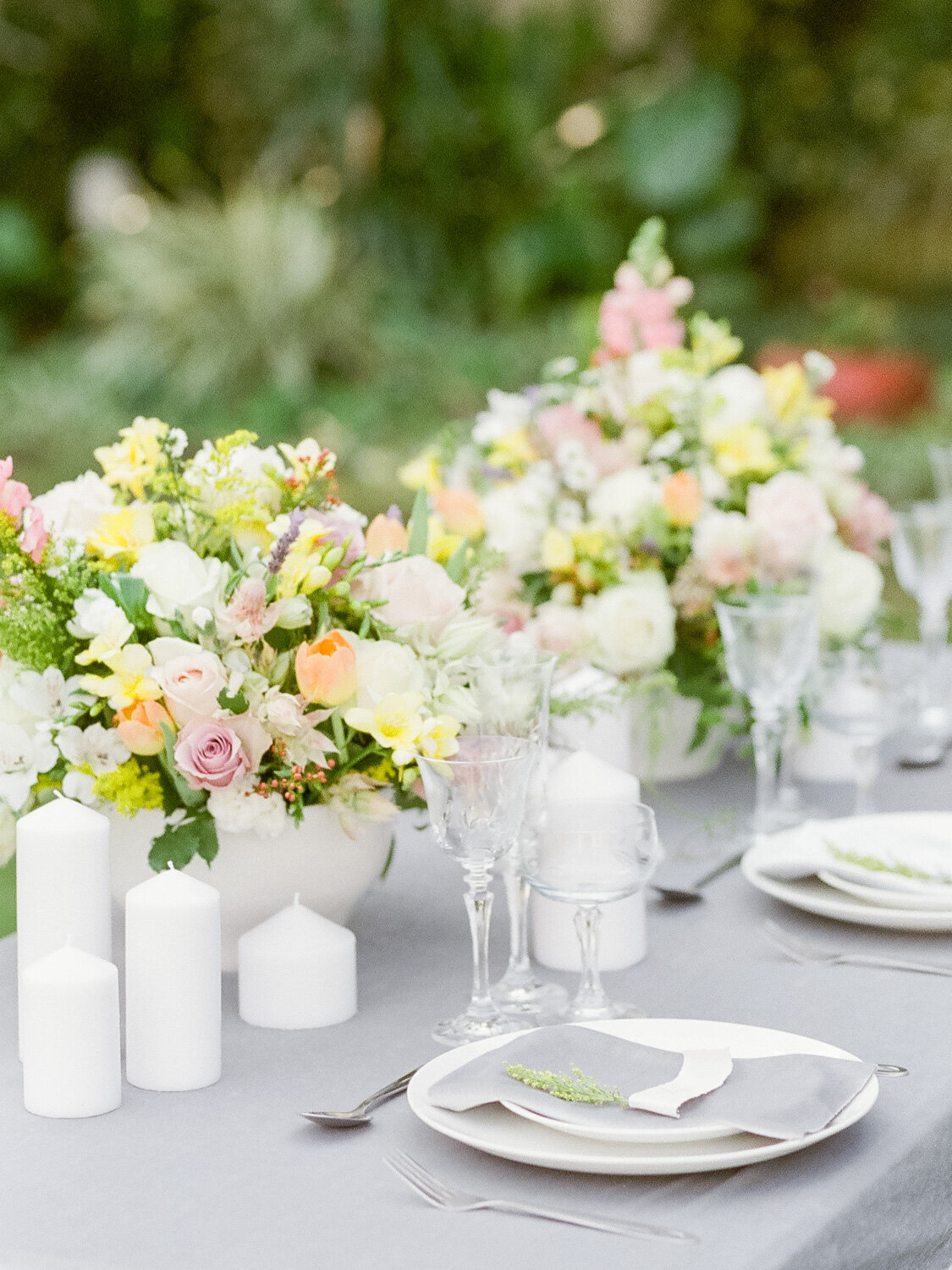 by_bhavika_photography_luxury_global_destination_wedding_fine_art_film_wedding_photographer_tablesetting_wedding_centerpiece_summer_alfresco_soiree-20