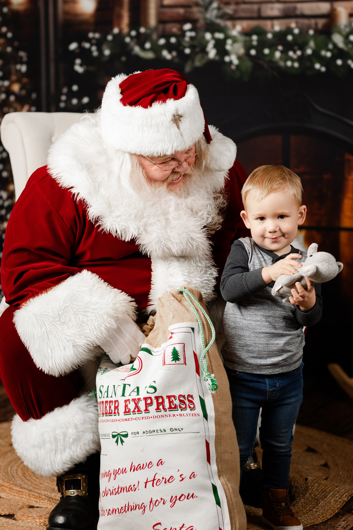 Best NWA holiday photographer, holiday portraits near me, Northwest Arkansas holiday photography, NW Arkansas holiday photos, NWA santa photos