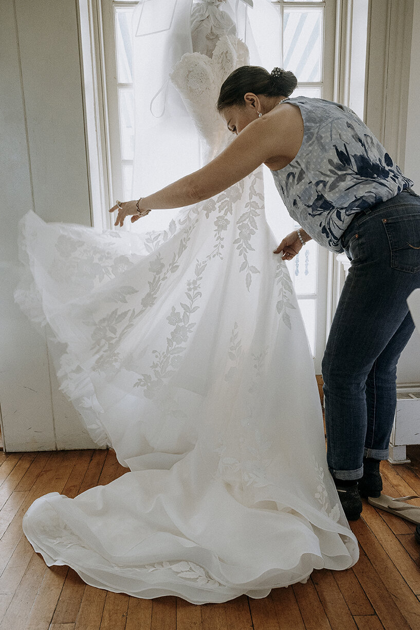 Mira Park Photography NY based wedding photographer Wedding day getting ready at Purslane at the Boathouse in Prospect Park in Brooklyn, NY