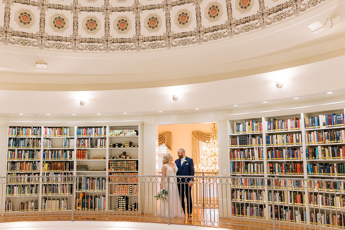 miranda-rose-photo-whitehurst-gallery-elopement-venue-chantilly-chic-celebrations-13
