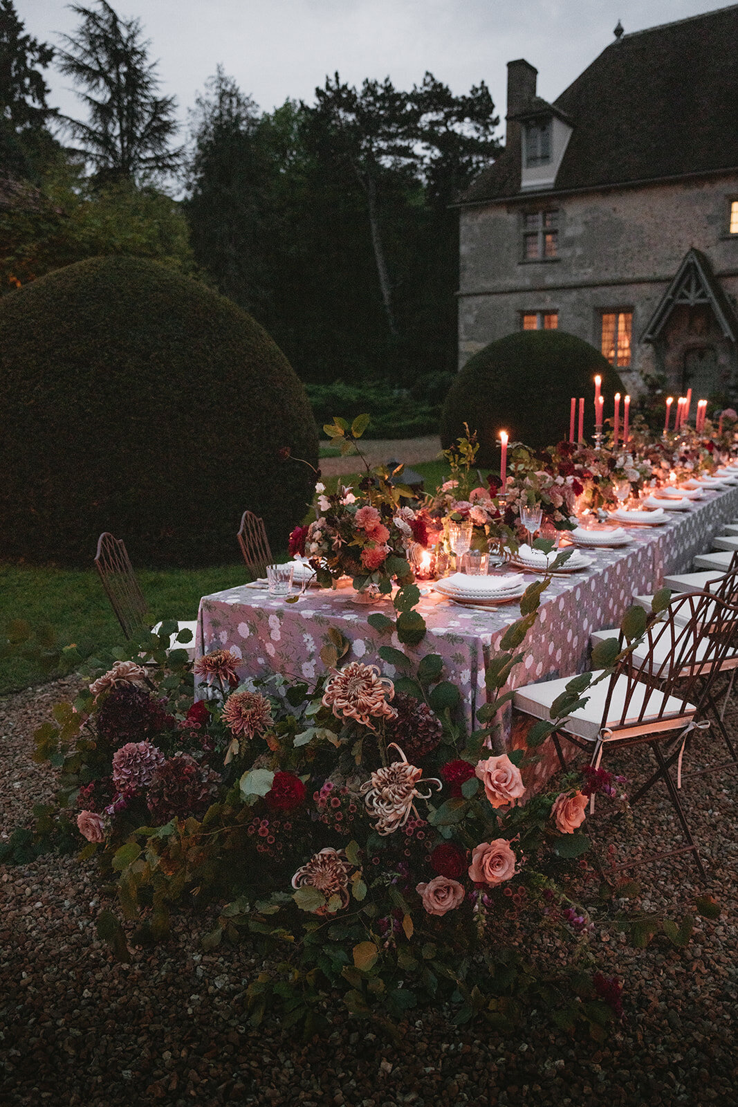 Wedding_Château _France_florist_trend _2025_maximalist_flowers_Capucineatelierfloral22