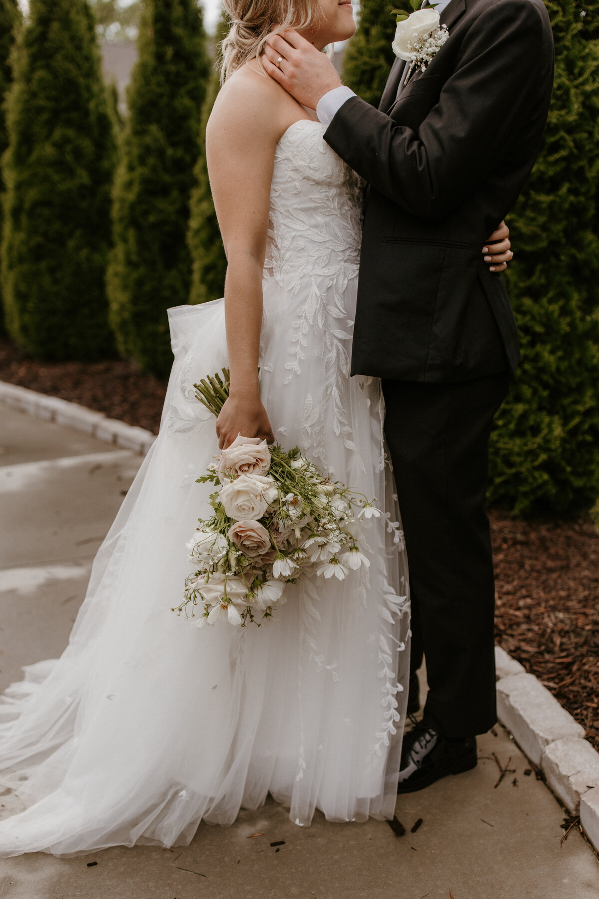 StLouis-Wedding-Photographer-JoyLynnPhotography-KnottingHills-Mary+Austin-Portraits320