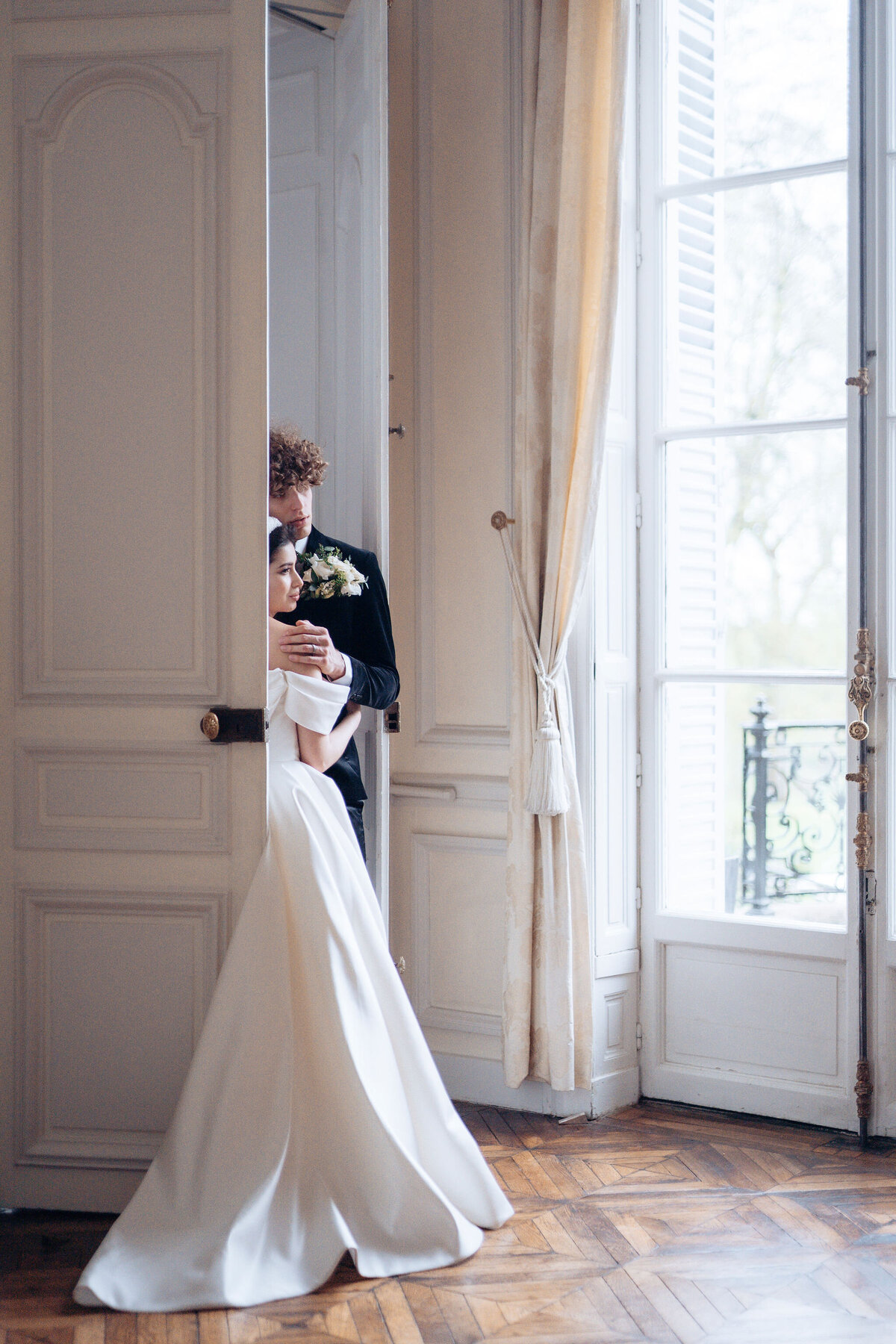 084-Chateau-de-Santeny-Paris-France-Inspiration-Love-Story Elopement-Cinematic-Romance-Destination-Wedding-Editorial-Luxury-Fine-Art-Lisa-Vigliotta-Photography