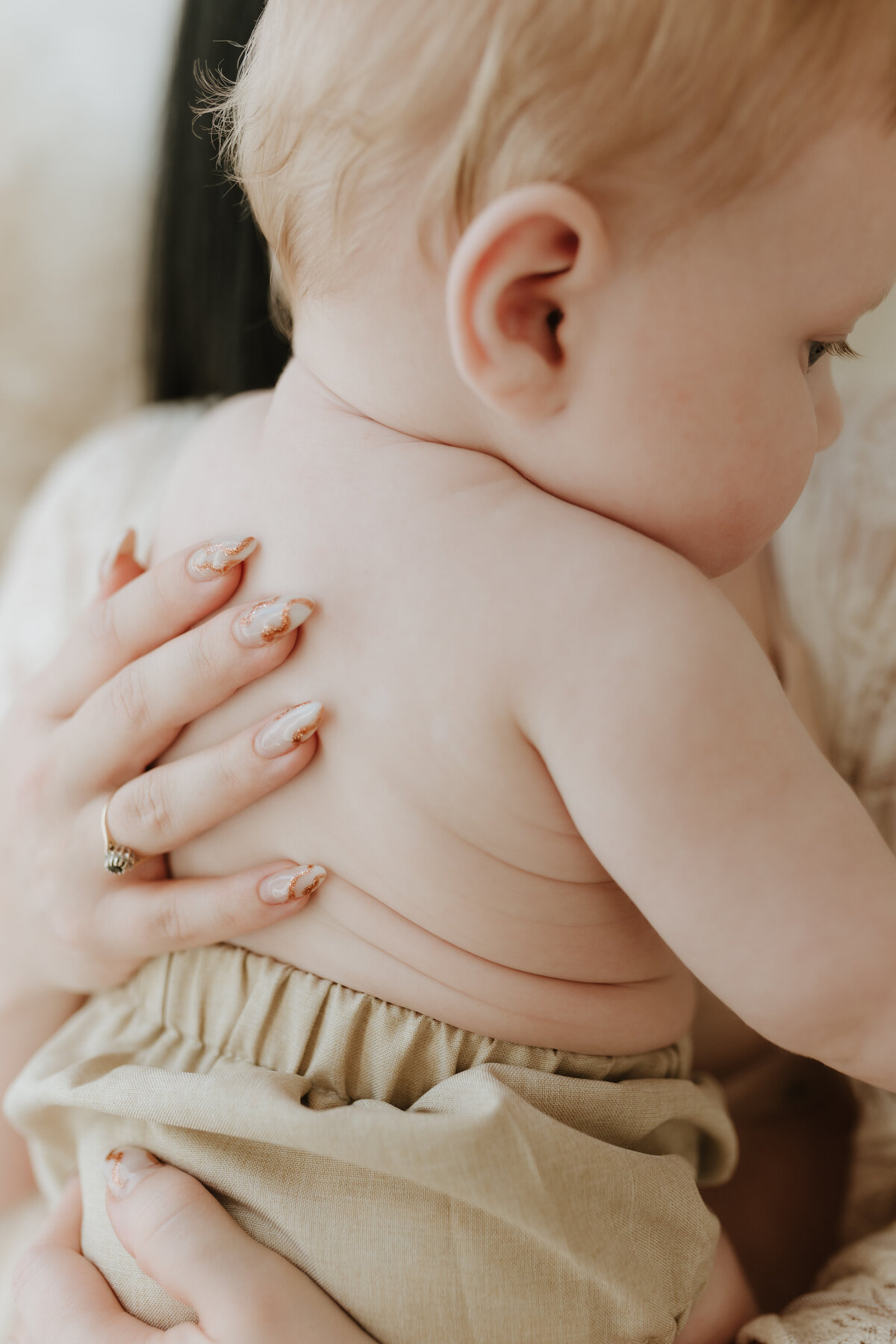 intimate motherhood shoot Sint-niklaas - Pictures by Jess