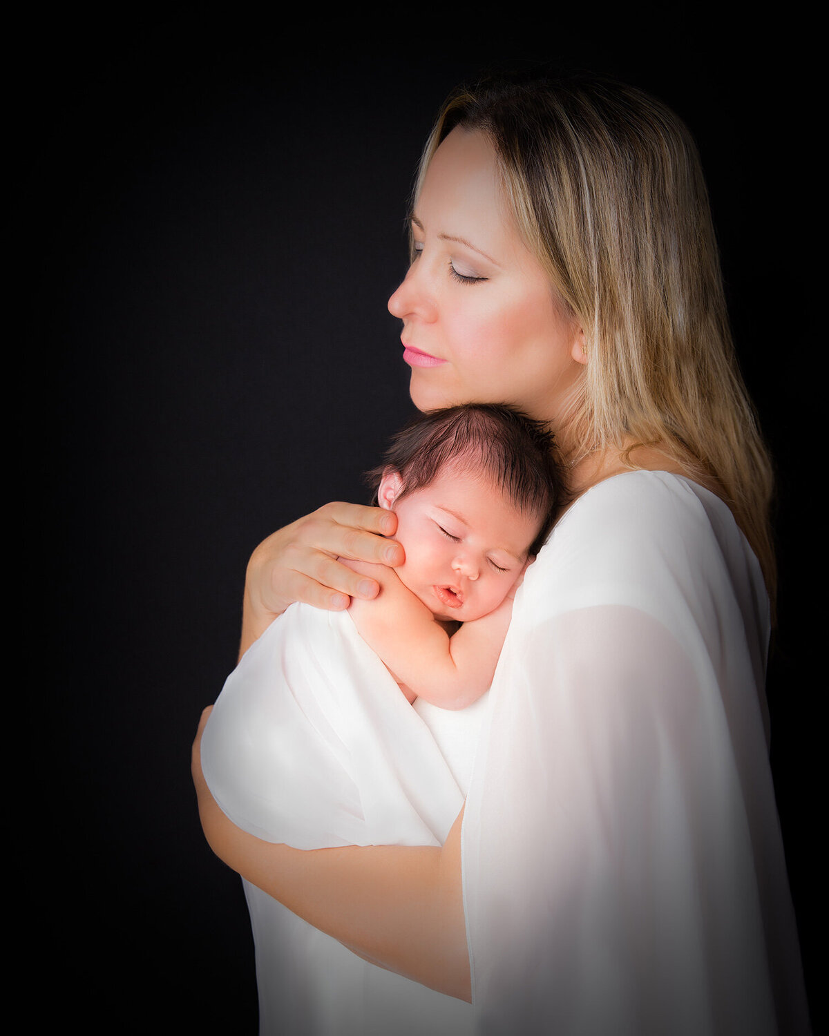 Tally Safdie newborn photography mom and newborn baby candid