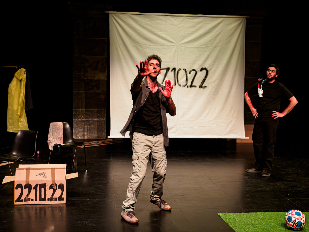 Mode d’emploi pour metteur en scène israélien en Europe texte, mise en scène, jeu Hannan Ishay, Ido Shaked  TPV_3190132-3-Enhanced-NR