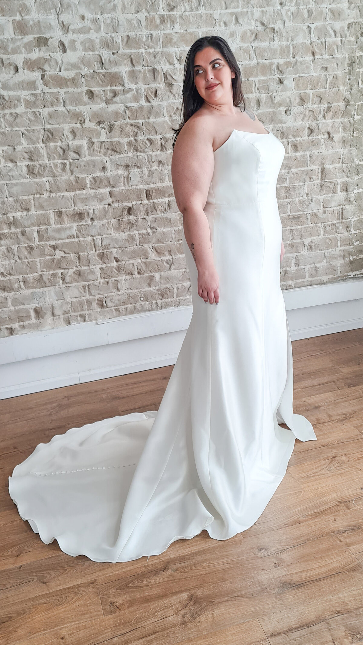 Mariee fitted plus size bride