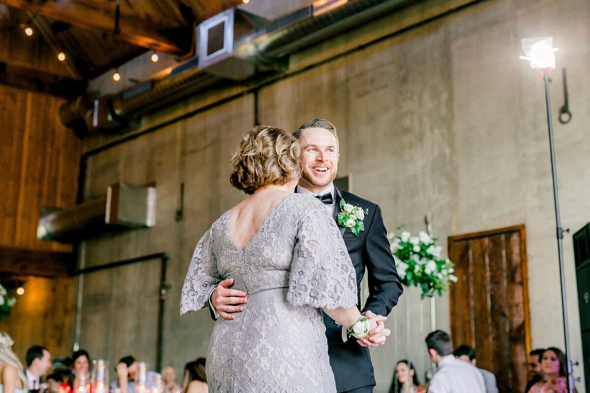 Michelle-and-Michael-Wedding-Day-by-Emily-Nicole-Photo-1088