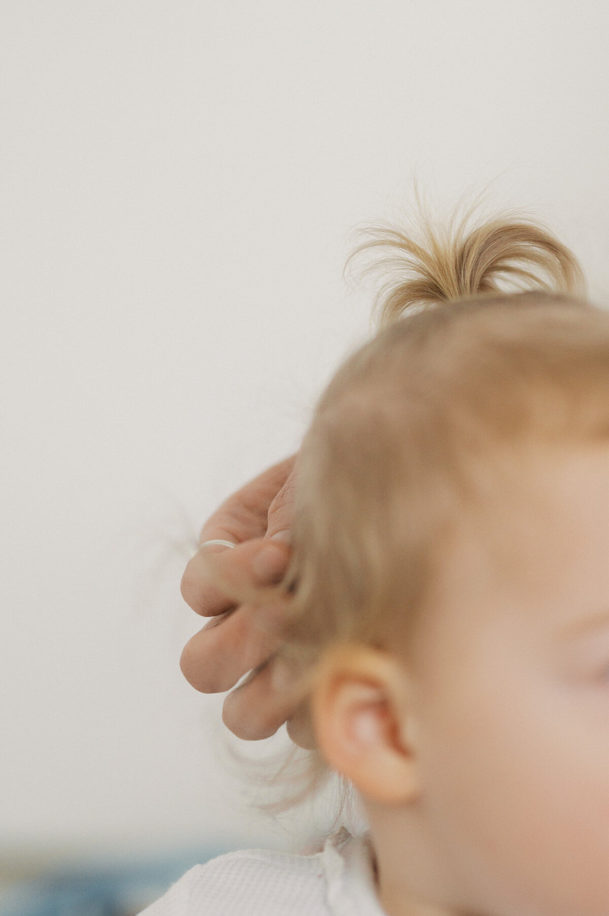 mom plays with curls on daughter's hair