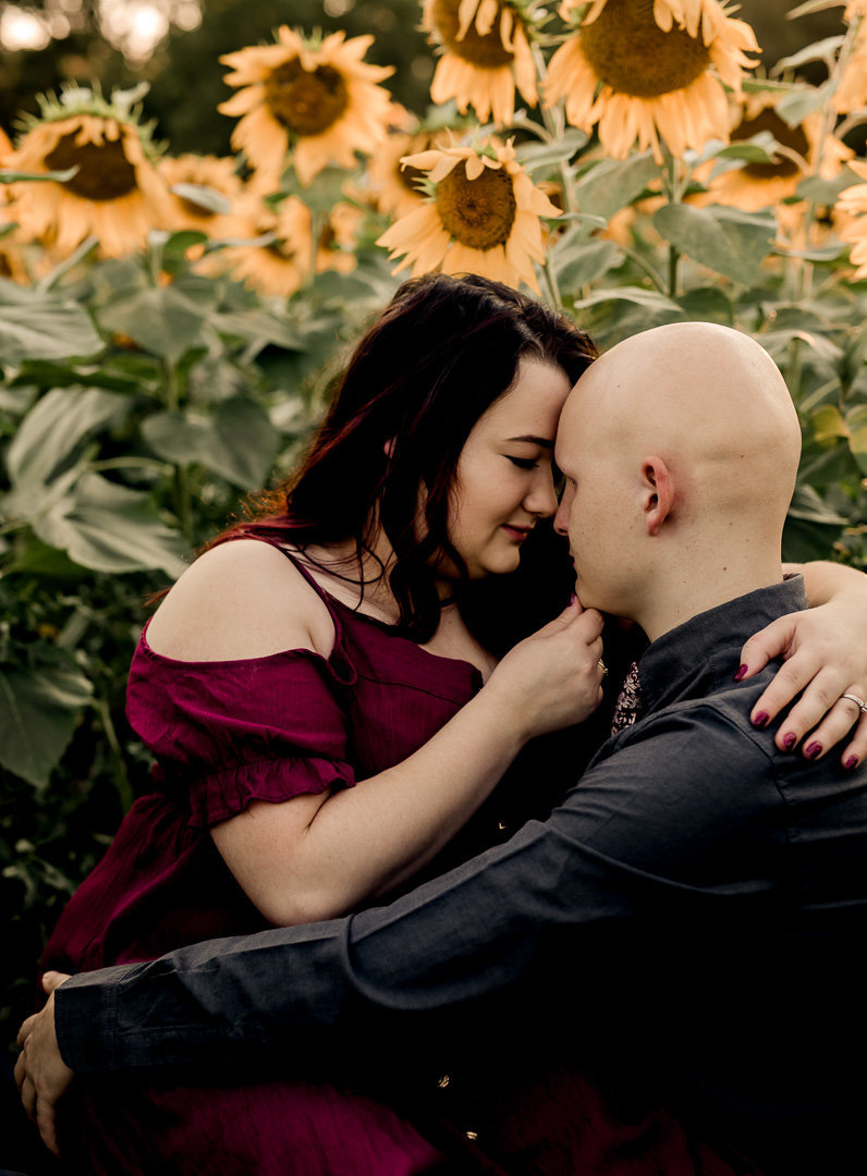 Engagement session in the sunflower field0029