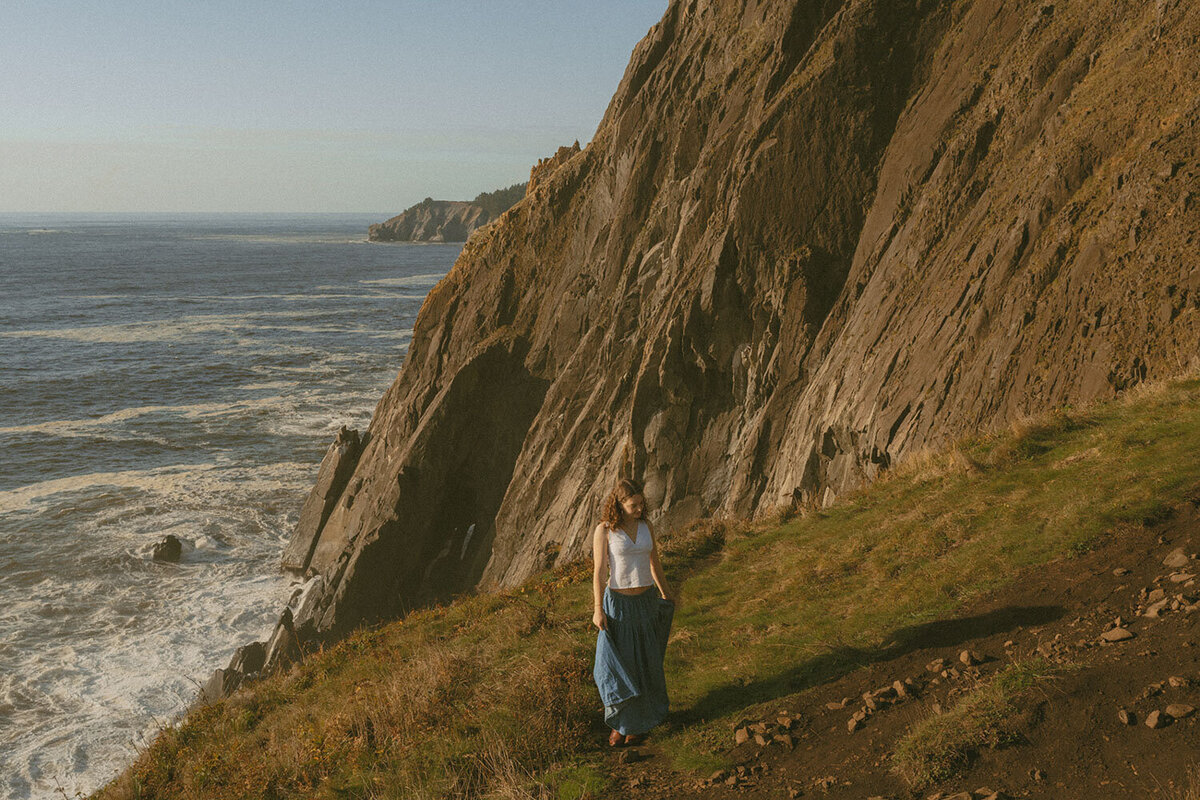 maggie-manzanita-senior-photos-in-cannon-beach-senior-photography-by-emily-noelle-photo-57