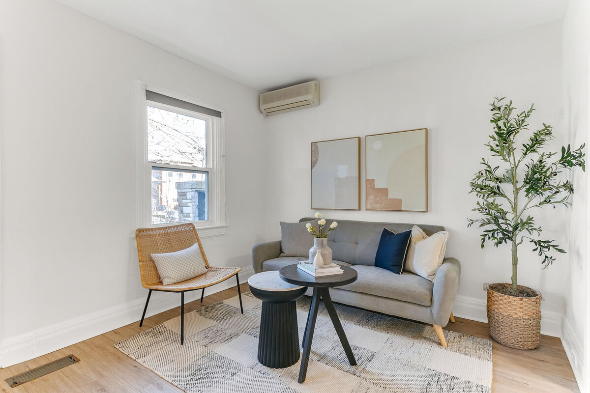 11-web-or-mls-8_004_Living Room