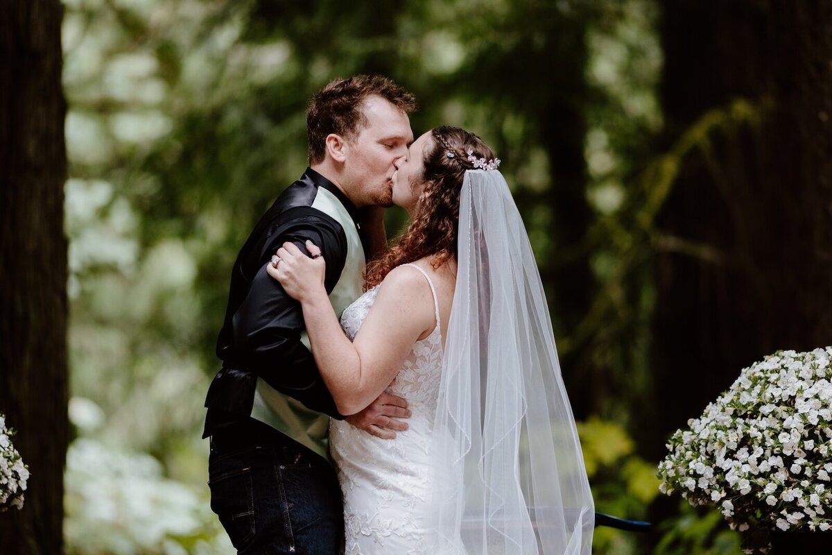 wedding-at-bridge-over-clear-creek-estacada-oregon-2