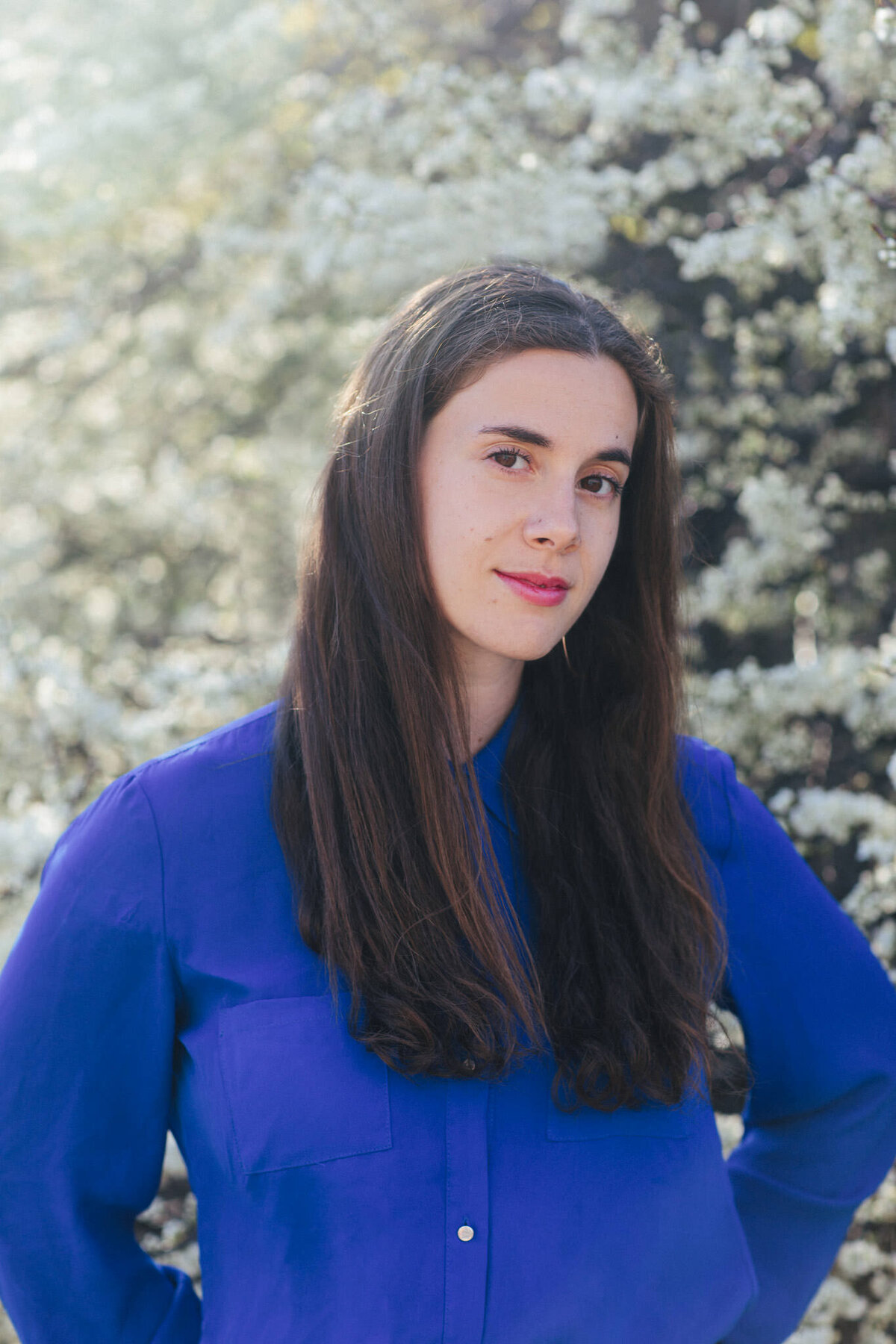 portrait of author caitlin barasch with white flowers in the background
