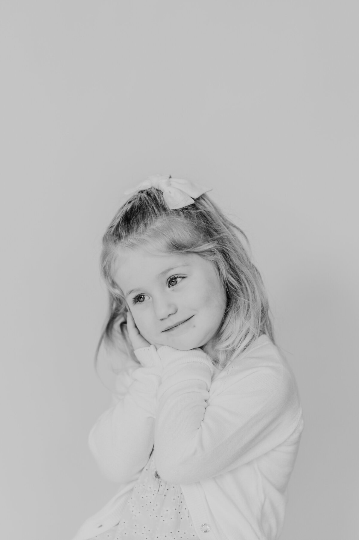 Join me for whimsical wonders in Minneapolis! My Personality Portrait Mini Sessions are designed to capture the pure essence of your child’s joy and playfulness. Book now for cherished memories!