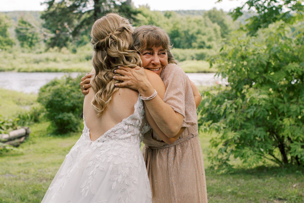 new-brunswick-wedding-mother-daughter