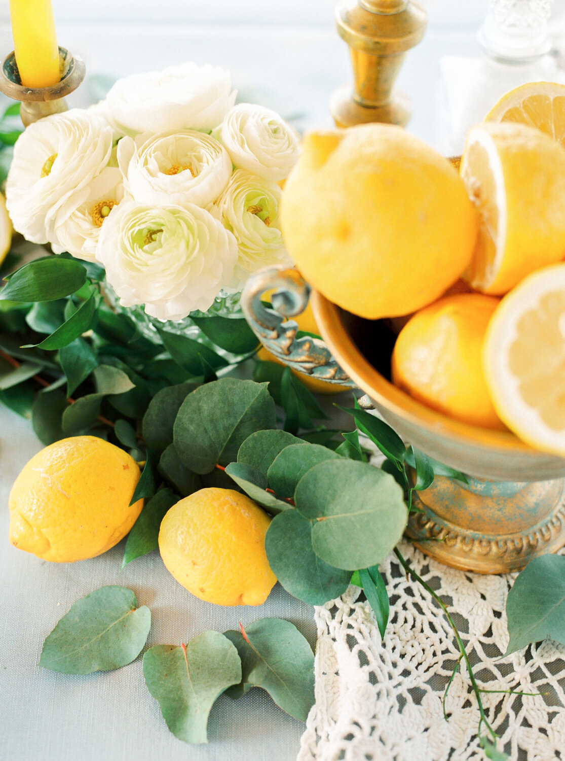 Wedding table setting with lemons