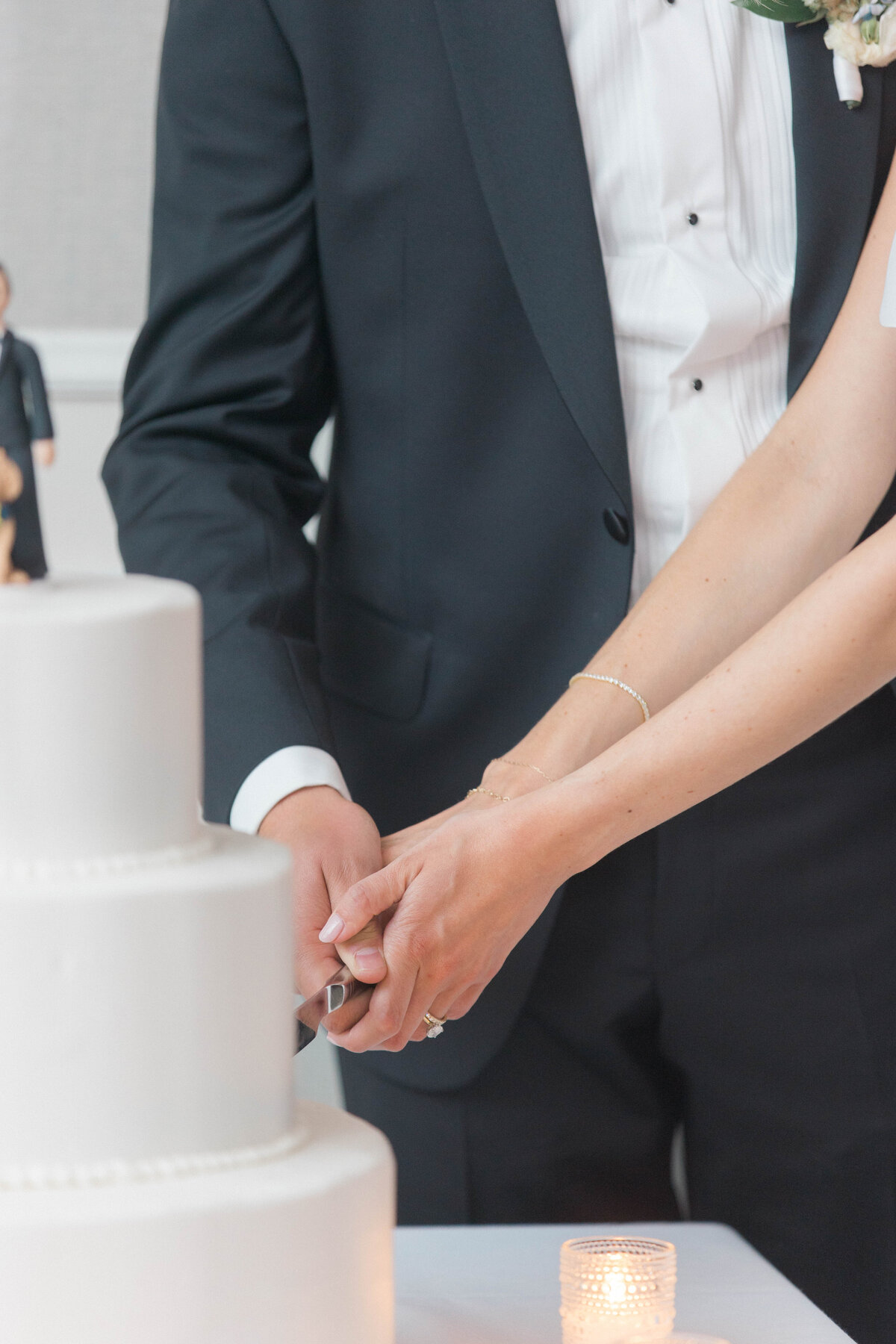 Molly Sue Photography New Jersey + East Coast Wedding Photographer Romantic Imagery Engagement Lifestyle Heirloom Wedding Albums49670