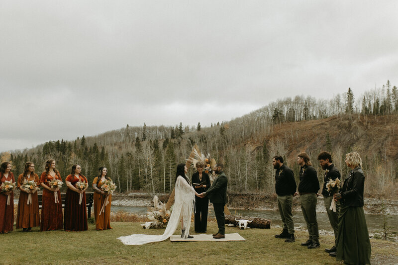 photo of an outdoor calgary wedding ceremony