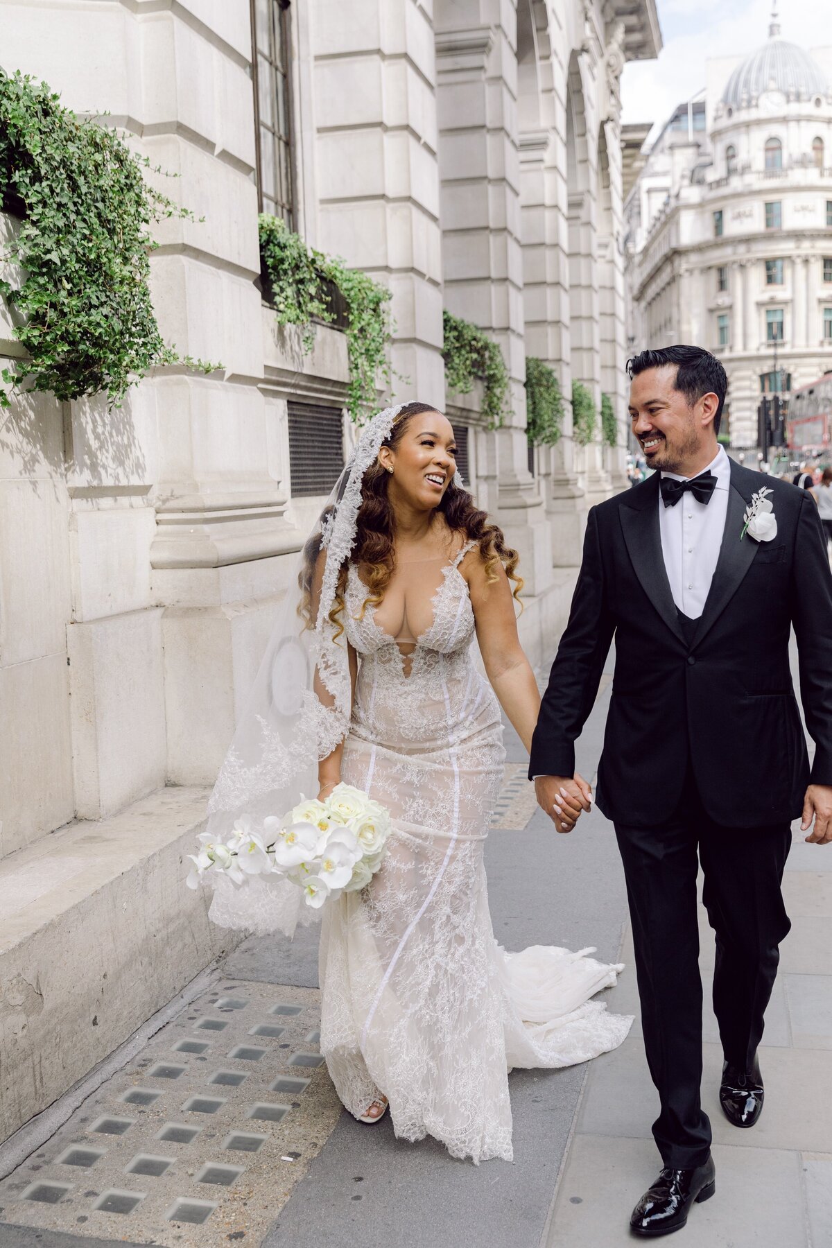 AbieLivesayPhotography-LondonWeddingPhotographer-TheNedHotelWedding-LondonDestinationWedding-LuomaWeddingTour-862