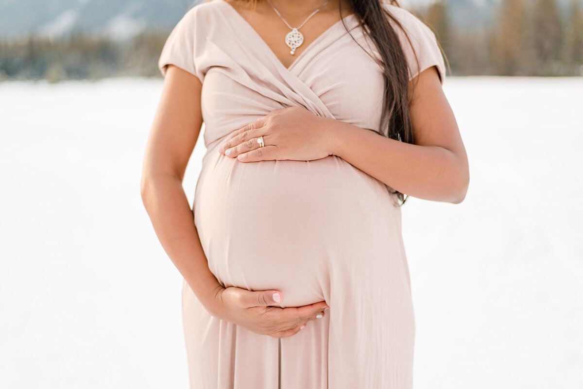 Alaska-Maternity-Photographer-12