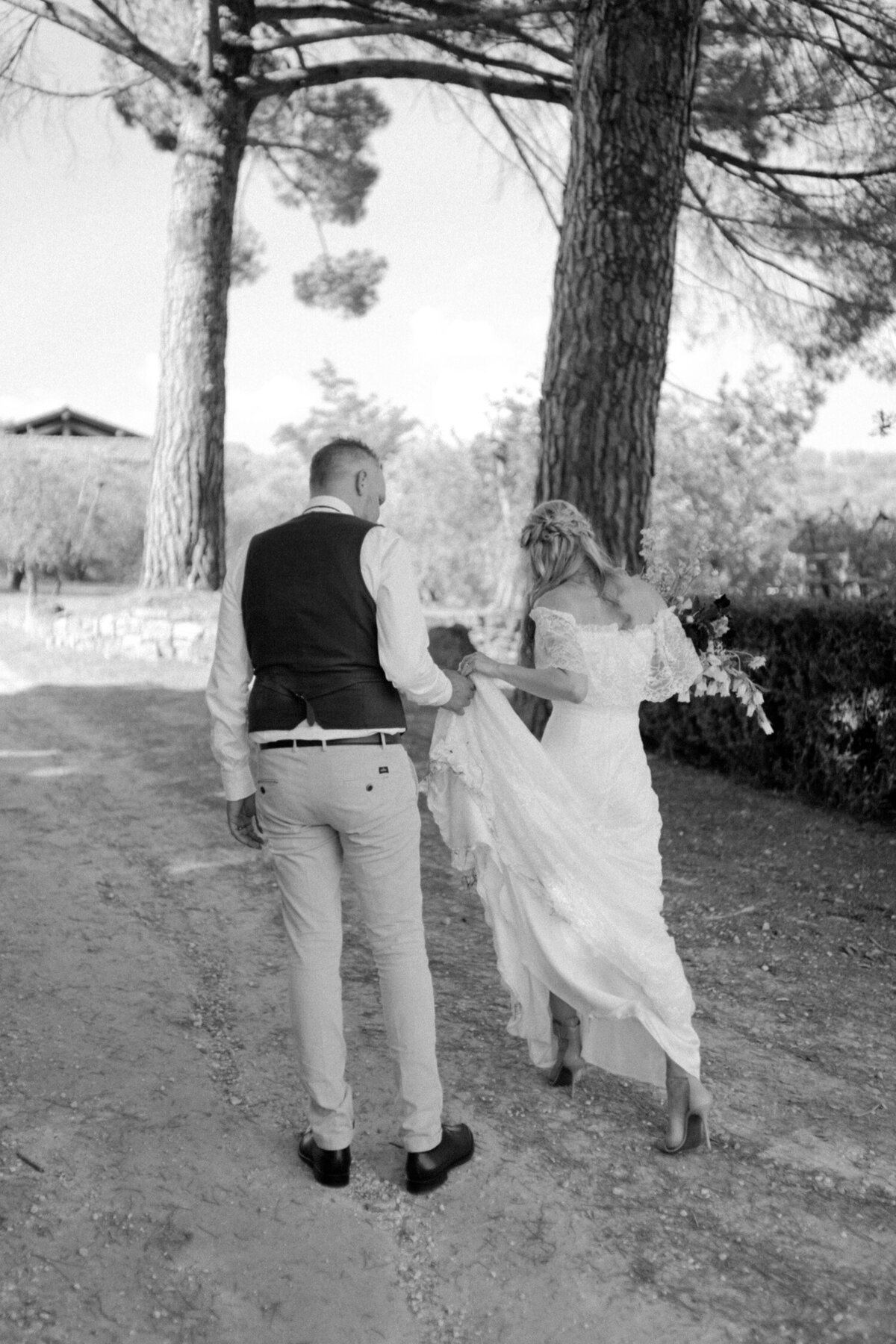 057_Tuscany_Destination_Wedding_Photographer-85_A tuscany wedding in the Chianti hills captured by Flora and Grace Wedding Photography. 