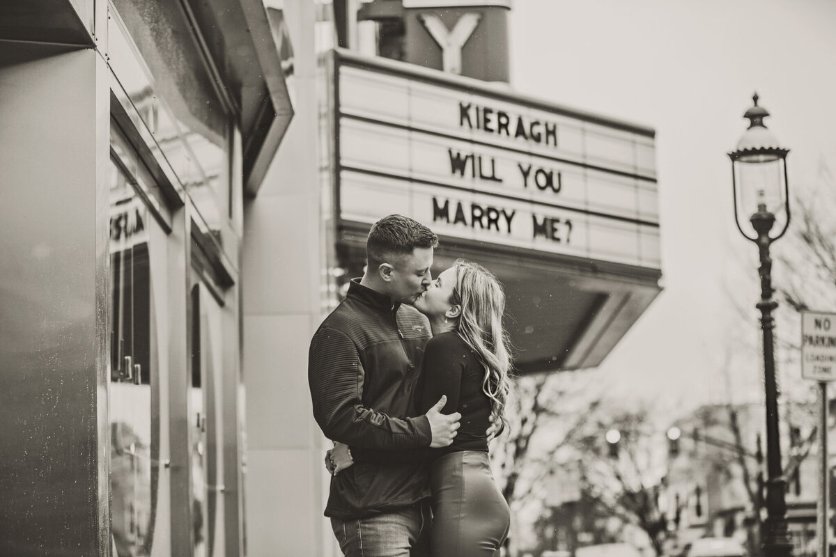 rainy-proposal-kiss-doyelstown