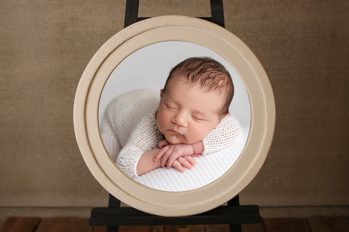 orange-county-newborn-ROUND-framed-art-1