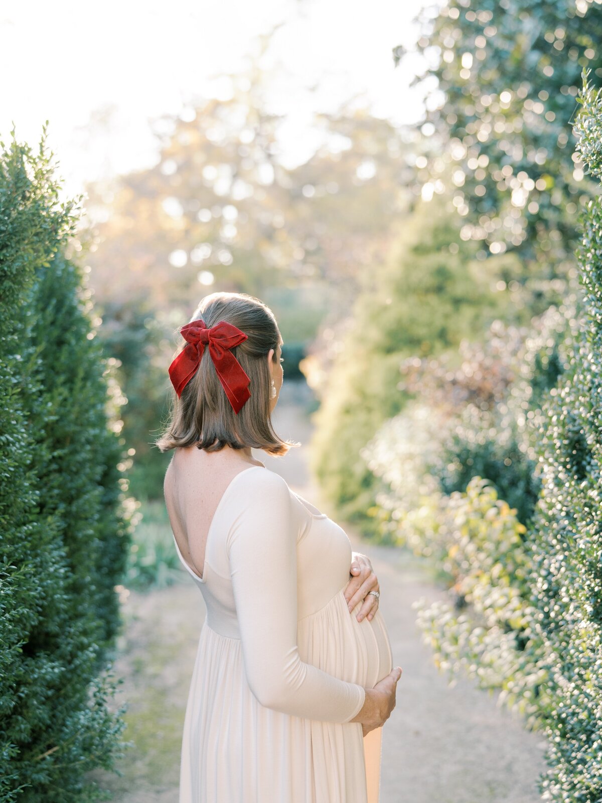 leesburg maternity photographer garden photo idea