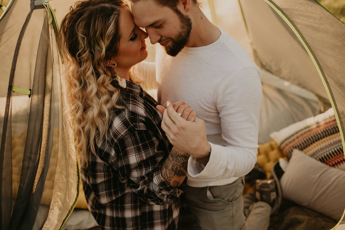 Belle-Isle-Detroit-camping-tent-couples-photoshoot-Michigan-54