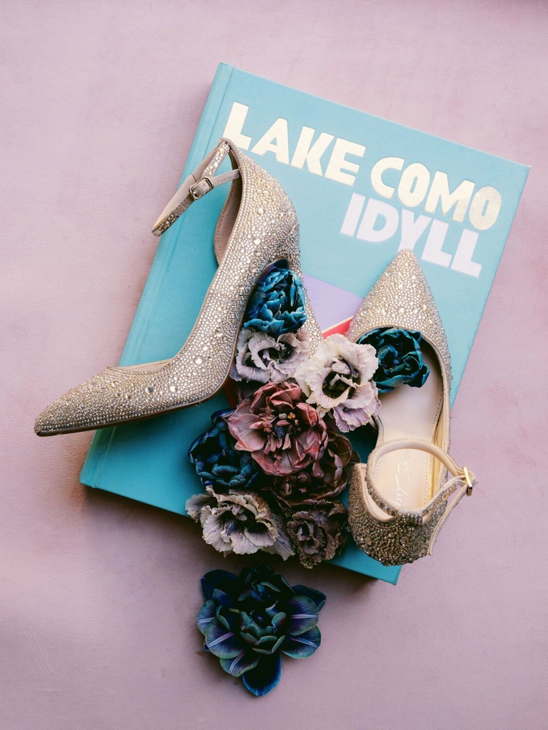 Wedding details, flatlay of wedding shoes during a Villa Sola Cabiati wedding, by Lake Como Wedding Photographer Andreas K. Georgiou