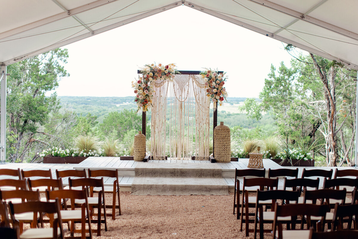 tented-wedding-cremony-at-lucky-arrow-retreat