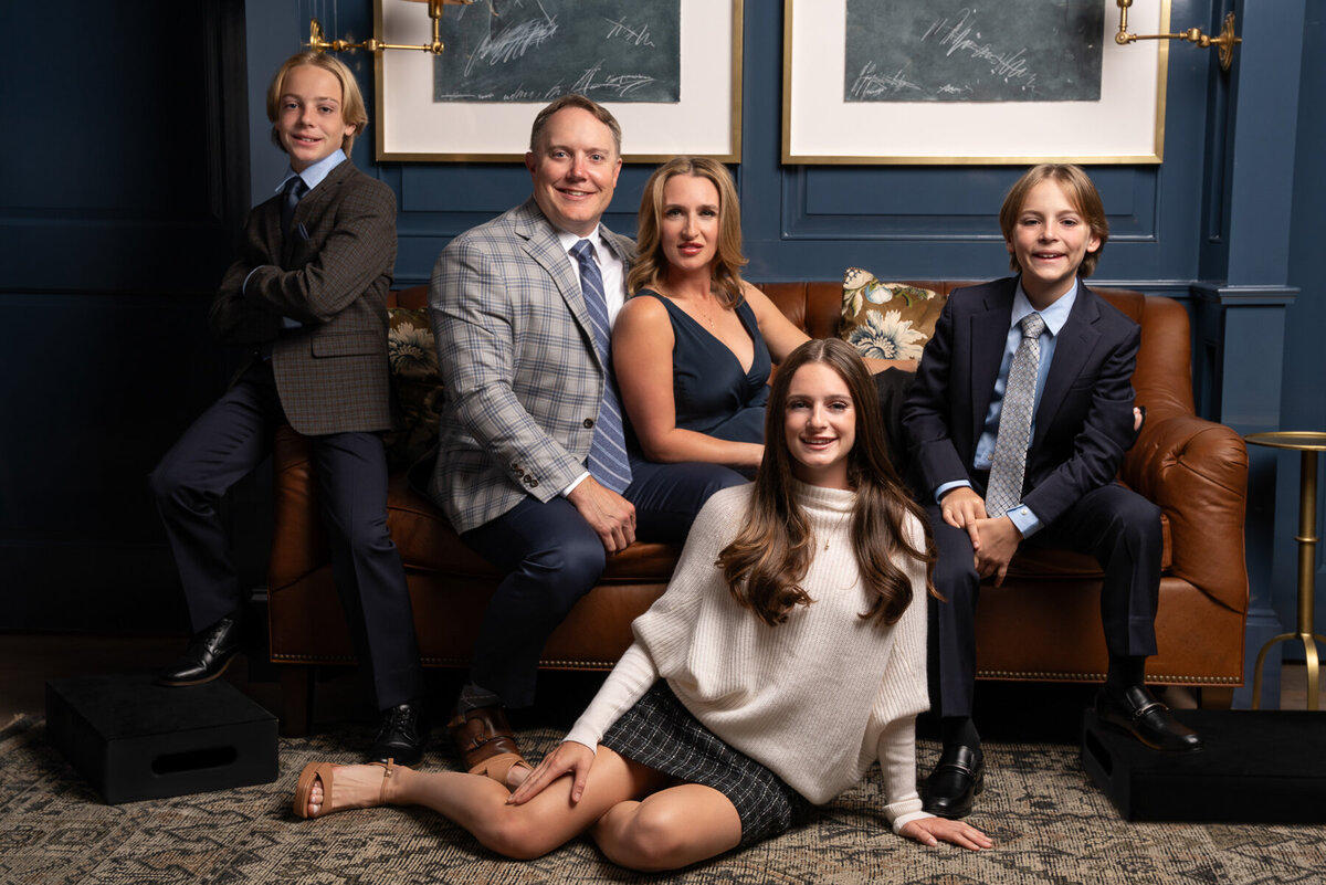 A beautiful portrait of a family of five in a navy blue theme.