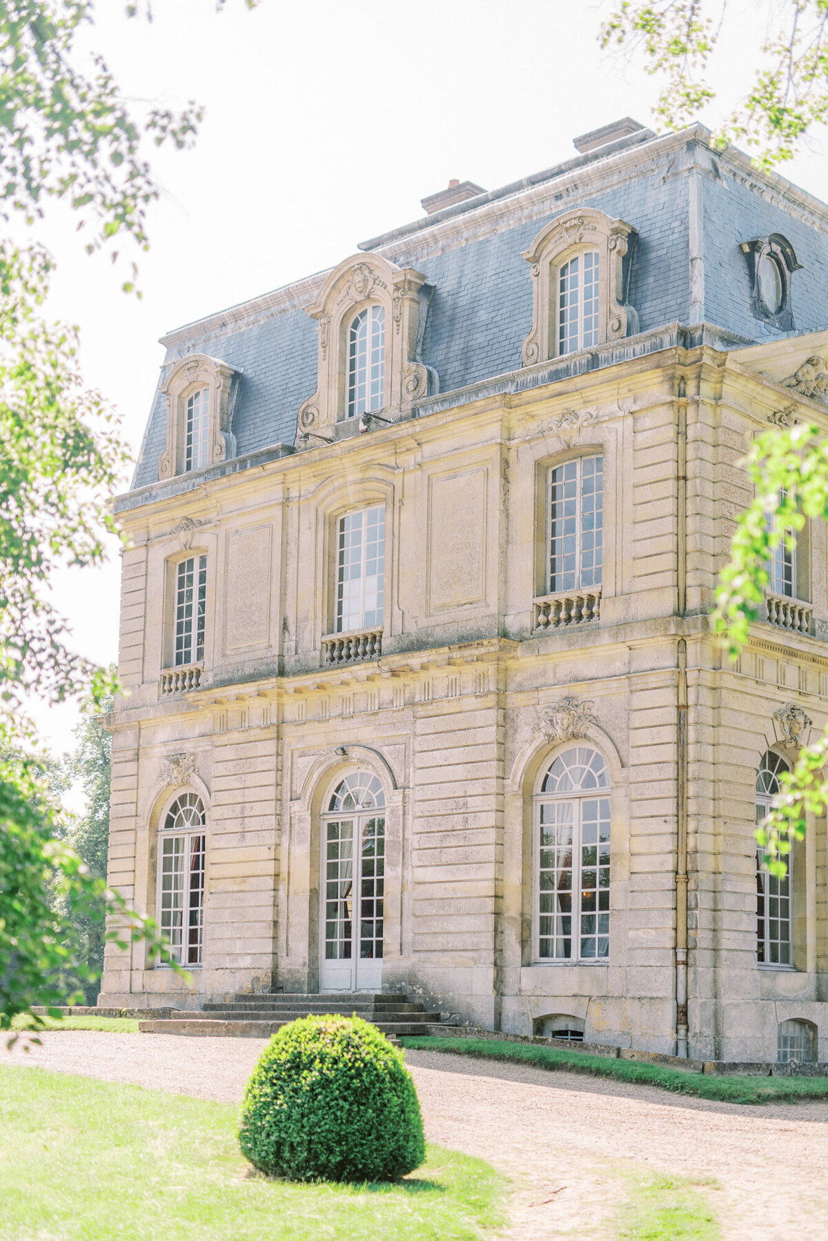 Maïlys Fortune Photography Husband Wife Wedding Weddings Photography France Switzerland Italy Timeless Dreamy Imagery Bilingual French English Destination Weddings Destination Wedding Provence French Riviera Paris Lake Como Tuscany4