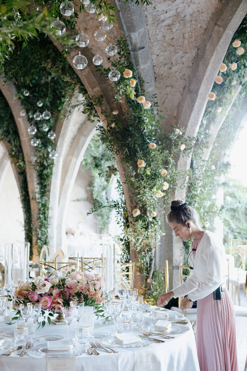 Luxuriousness wedding reception in villa cimbrone ravello