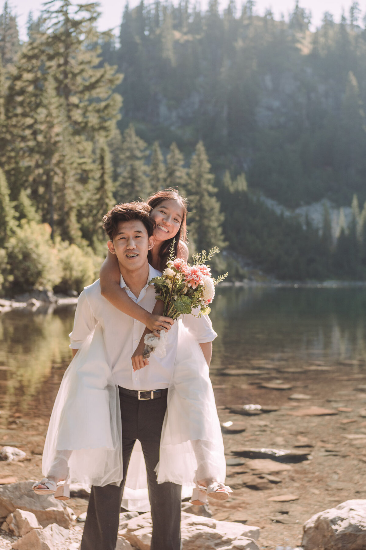 Joyce Li Photography Destination Wedding Elopement Engagement Lifestyle Portrait Photographer West Coast Seattle Washington California snowlakeengagement-17