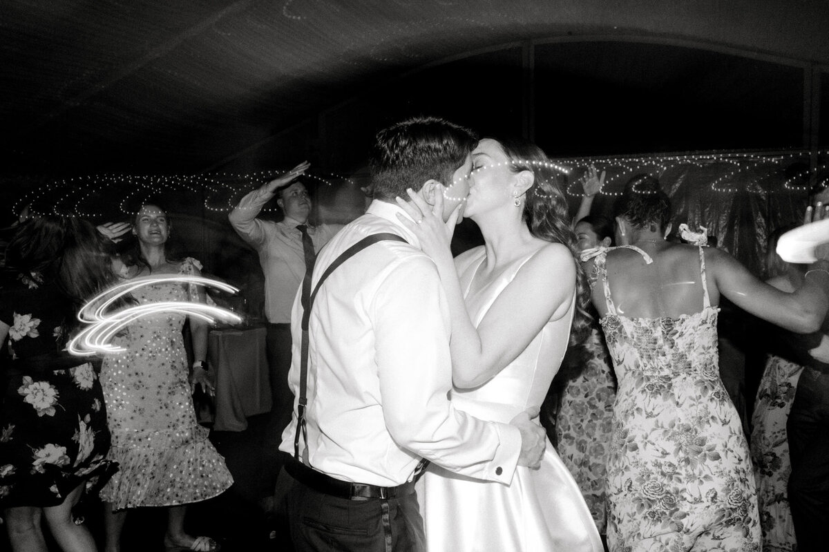 jaclyn-fisher-events-planning-romantic-riverfront-garden-wedding-in-philadelphia-77