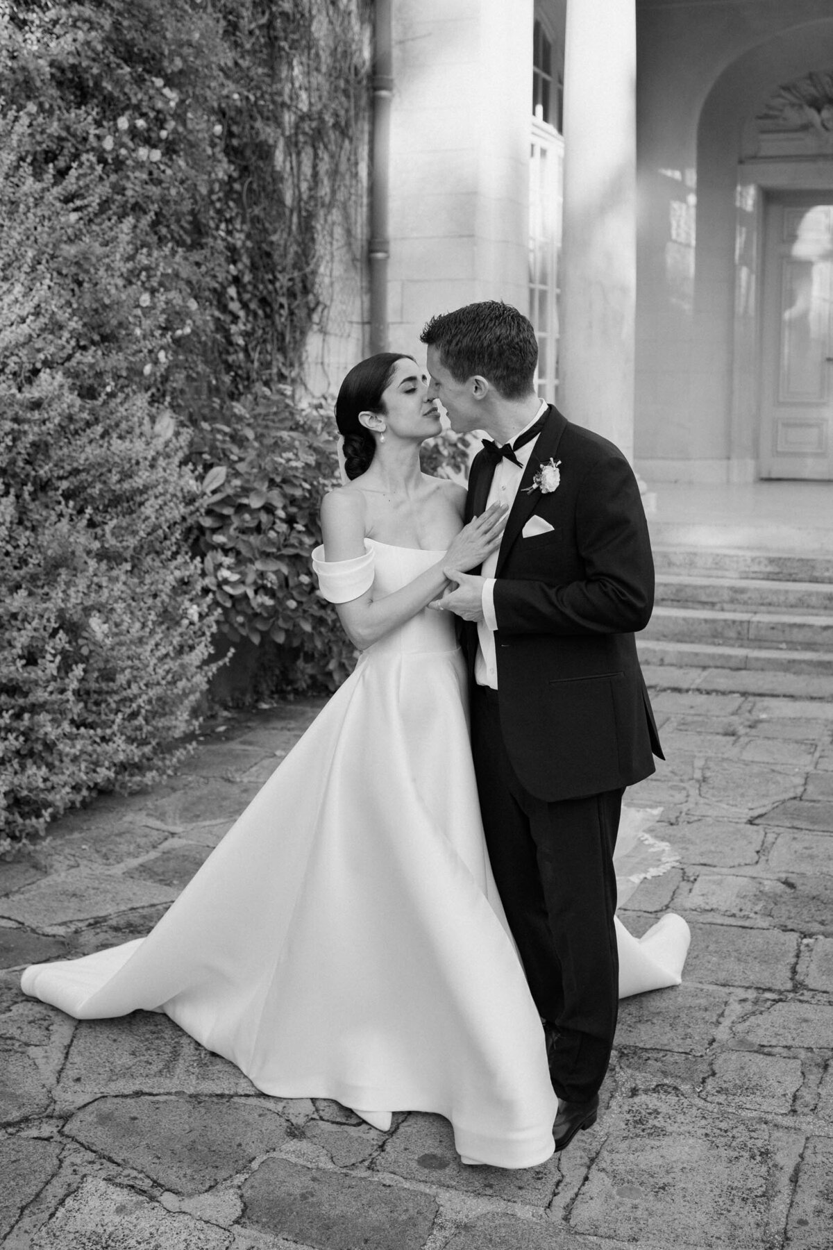 Romantic French Chateau Wedding in Paris - Stacey Vandas Photography 106