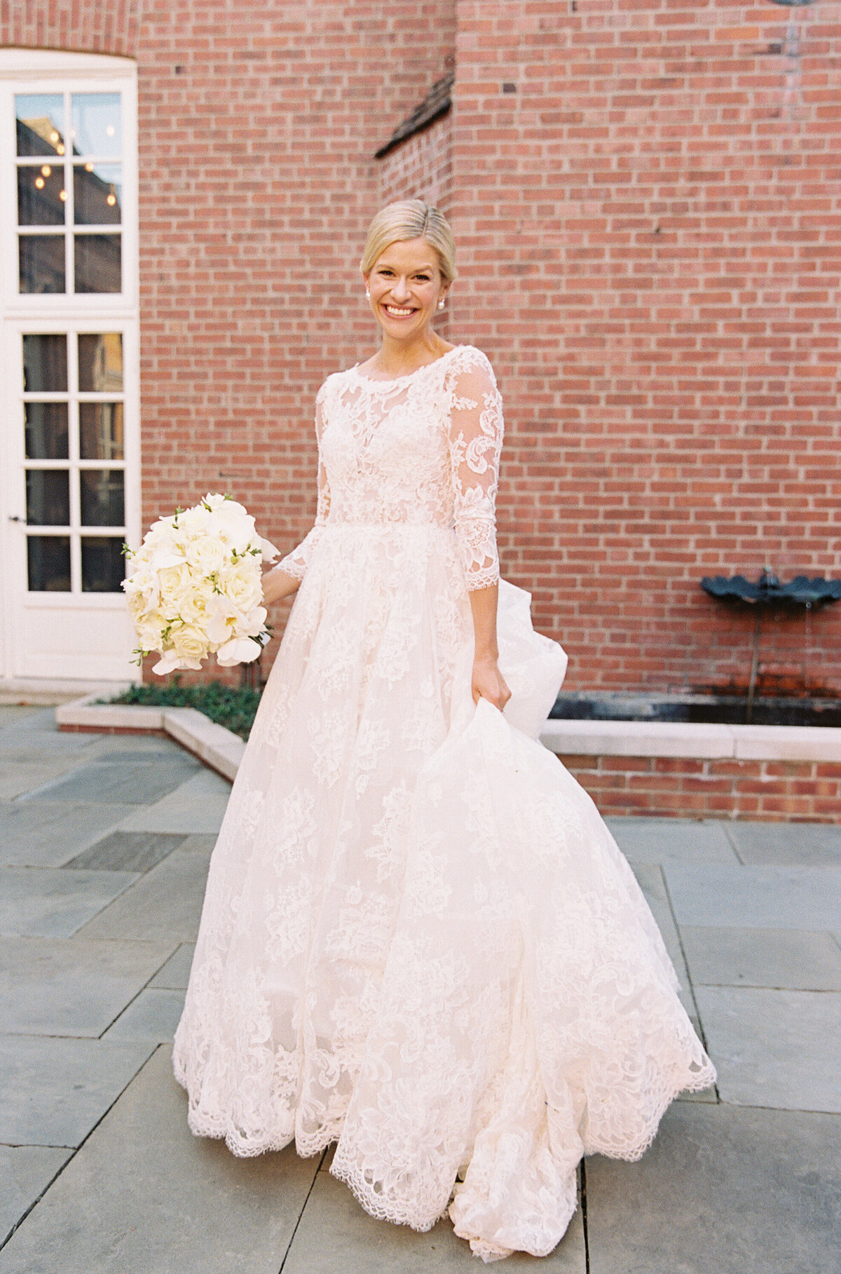 A picture of the bride holding her bouquet