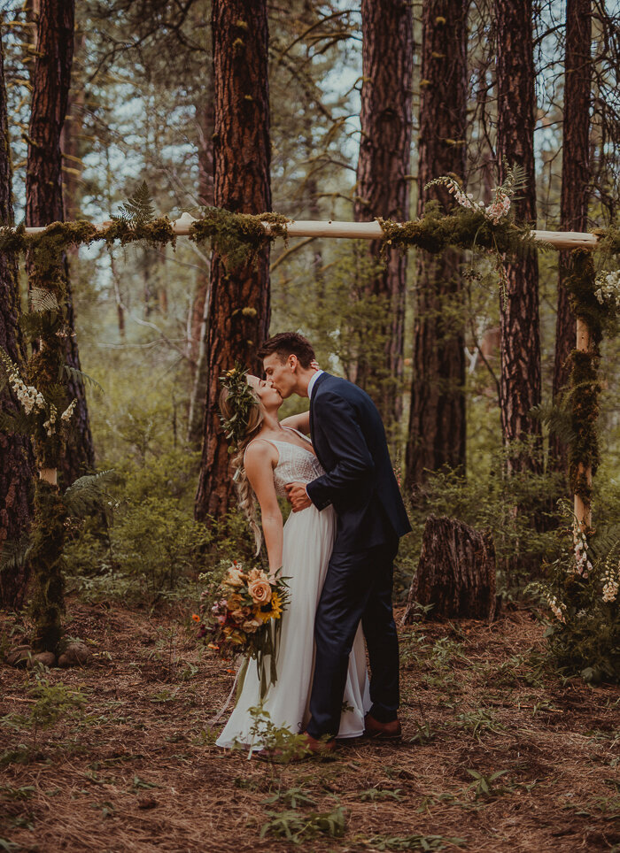 earthy-pnw-inspired-wedding-at-lake-creek-lodge-anna-caitlin-24