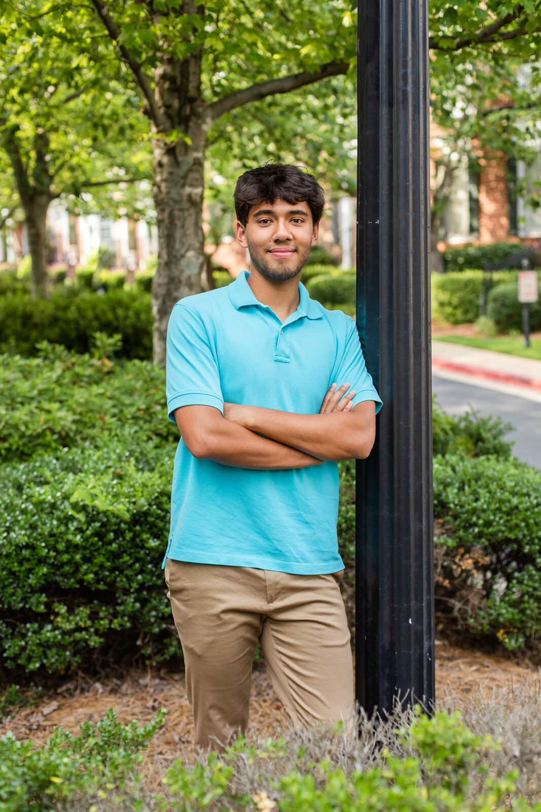 Senior boy standing leaning against a lamp post during Atlanta photoshoot photographer Laure photography