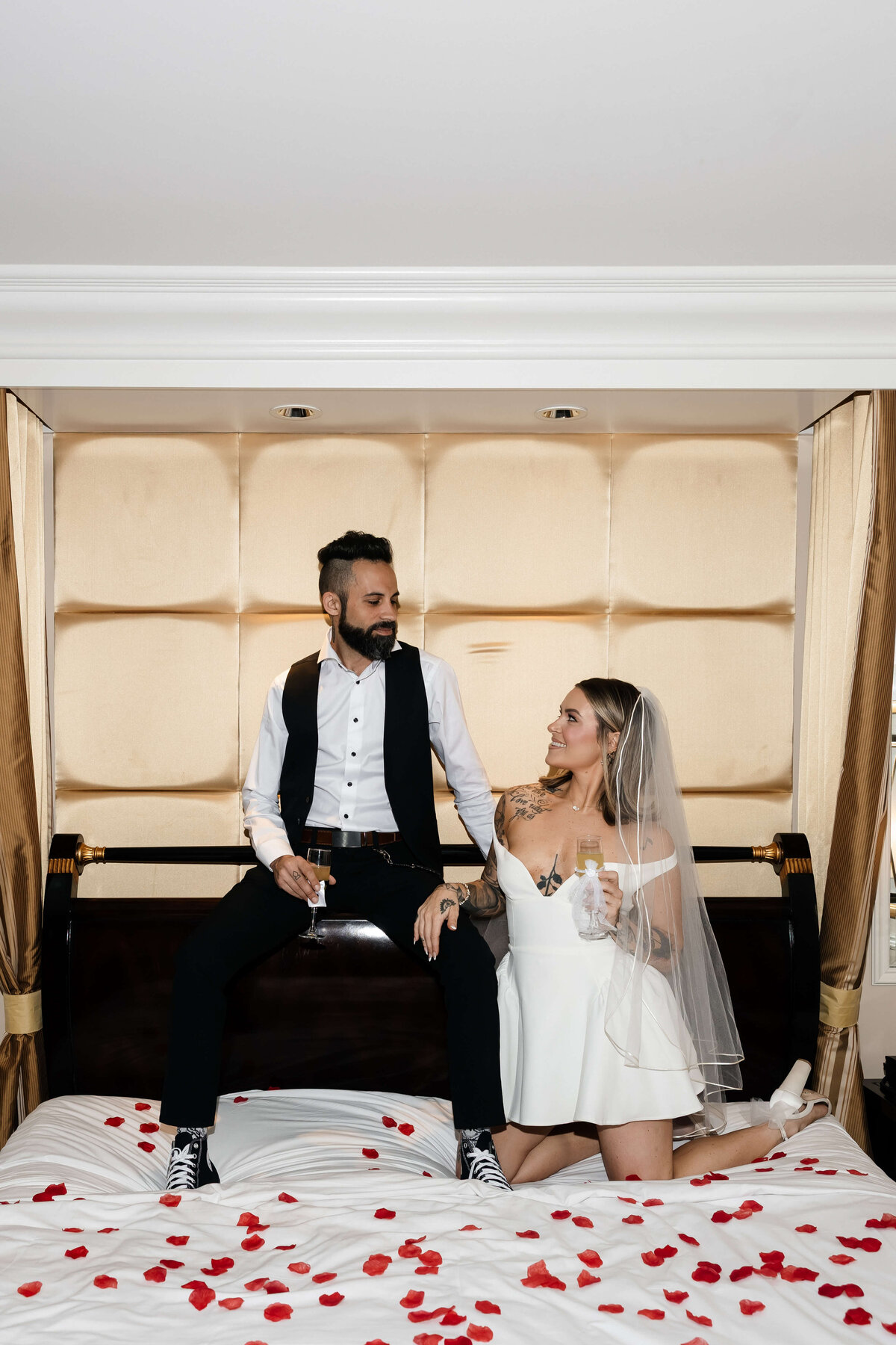18_riskyexposure_sasha-andy_las-vegas-elopement-photography