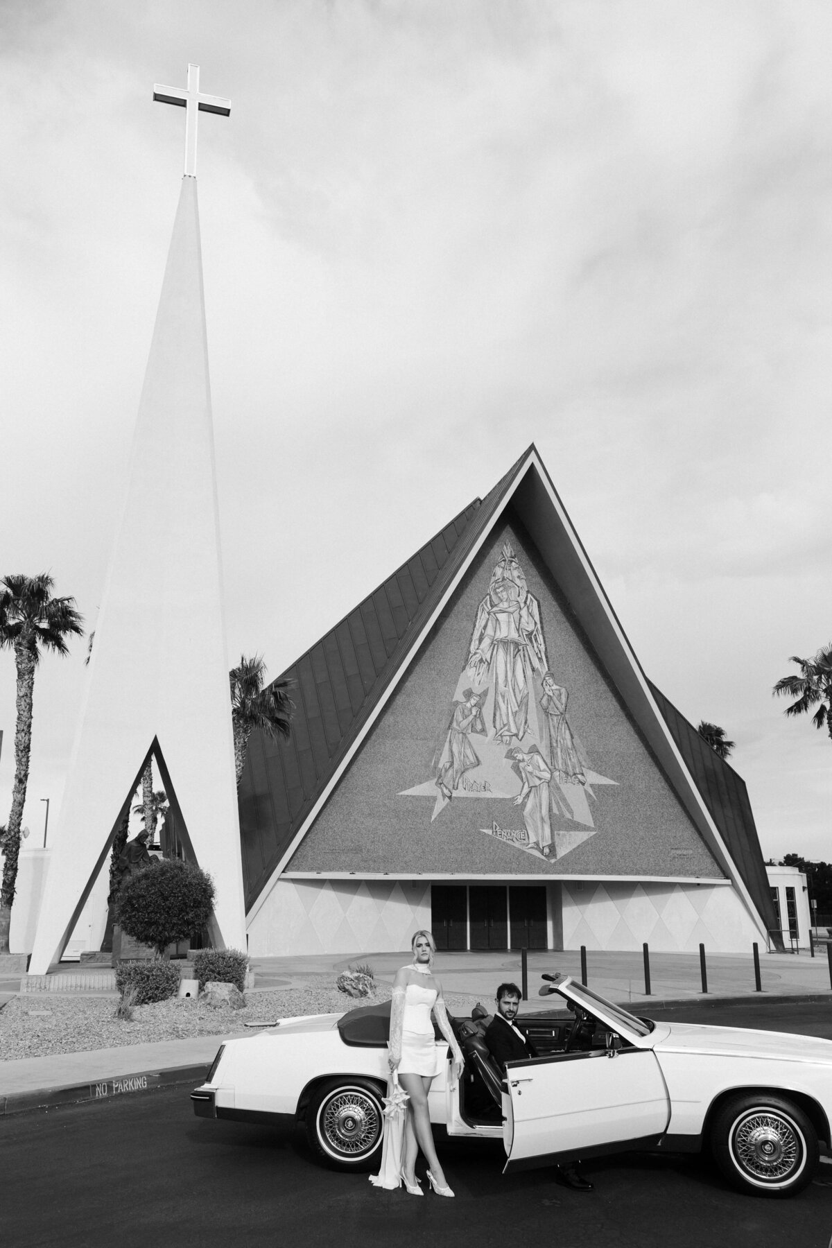 78_riskyexposure_maddie-noah_las-vegas-elopement-photography