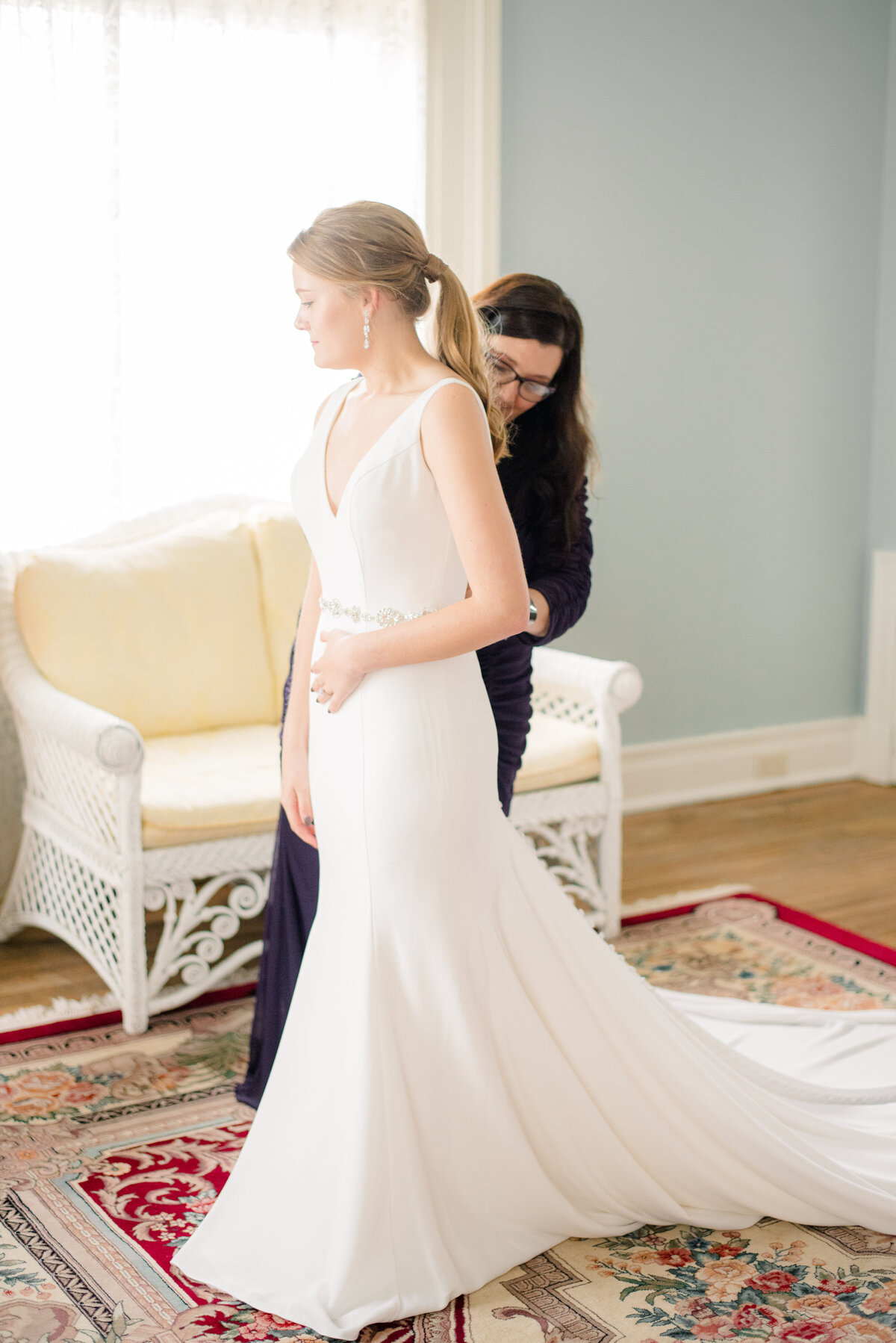 virginia-beach-mansion-bride-getting-ready