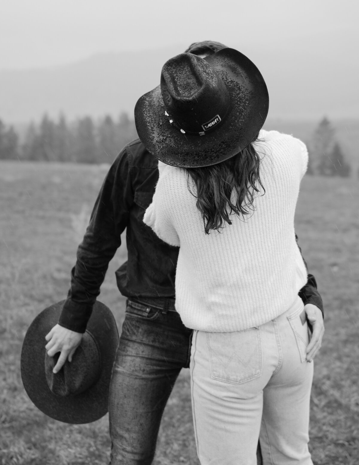 presley-gray-photo-montana-western-style-engagement-3614