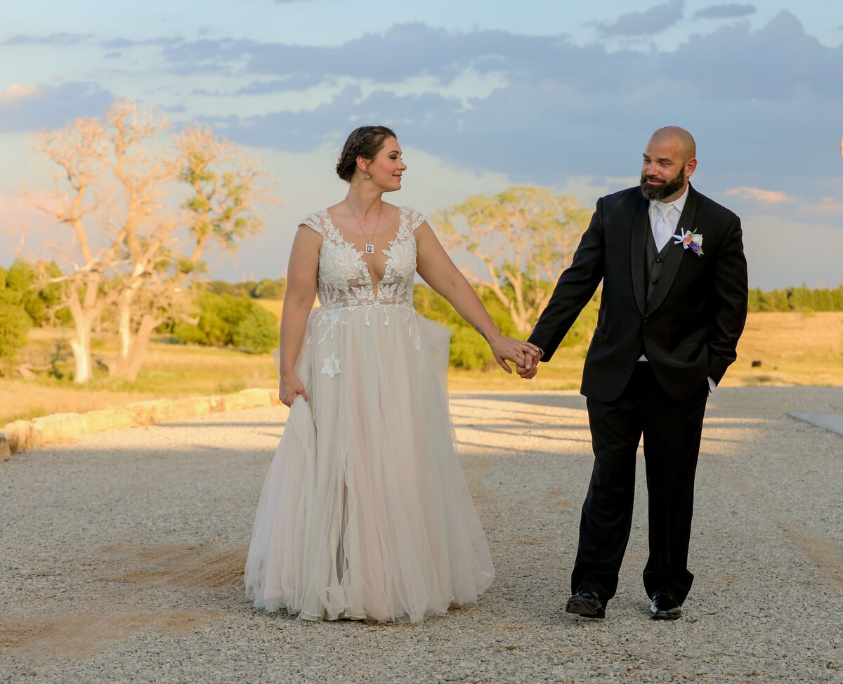 tara_jason_portraits_walking