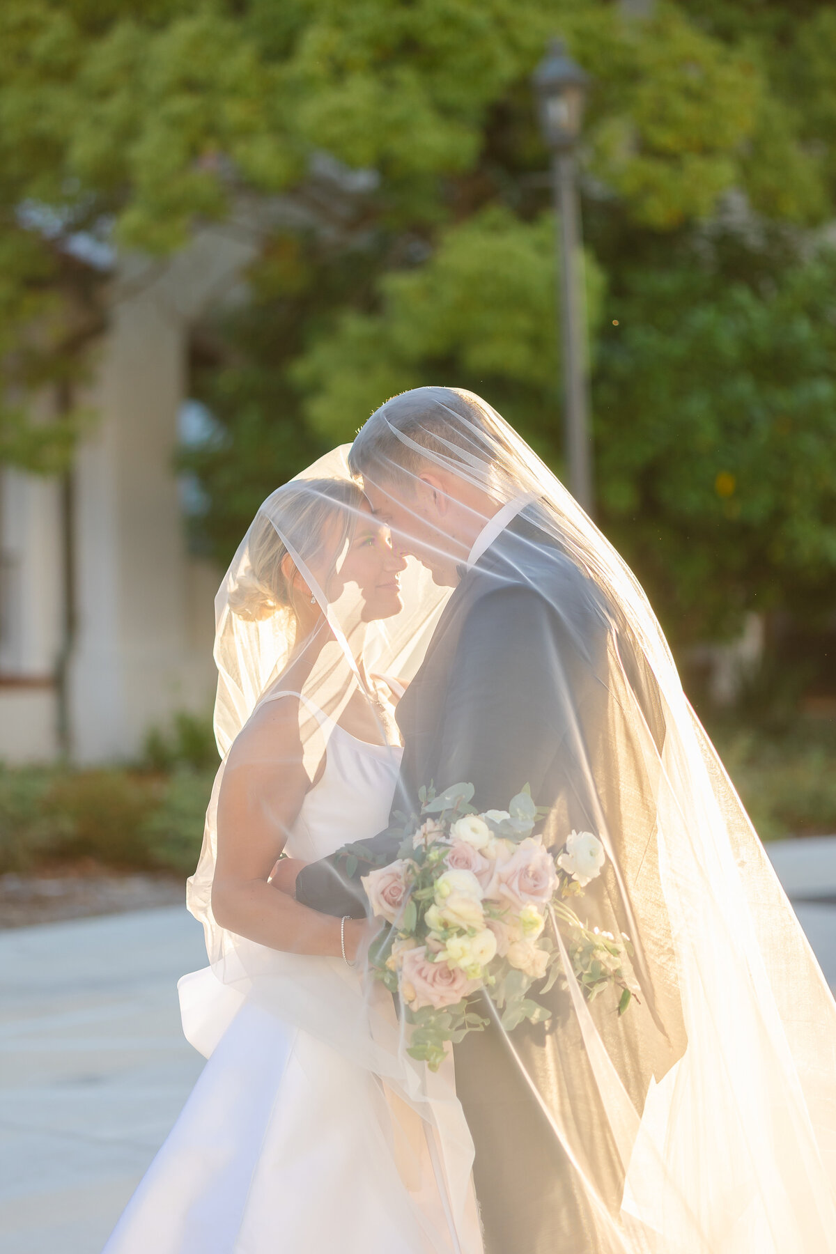 Couples beautiful moment at saint mary church 